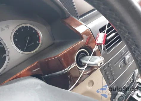 2010 Mercedes-Benz Glk 350 4Matic z USA, uszkodzony, nr VIN WDCGG8HB1AF403881